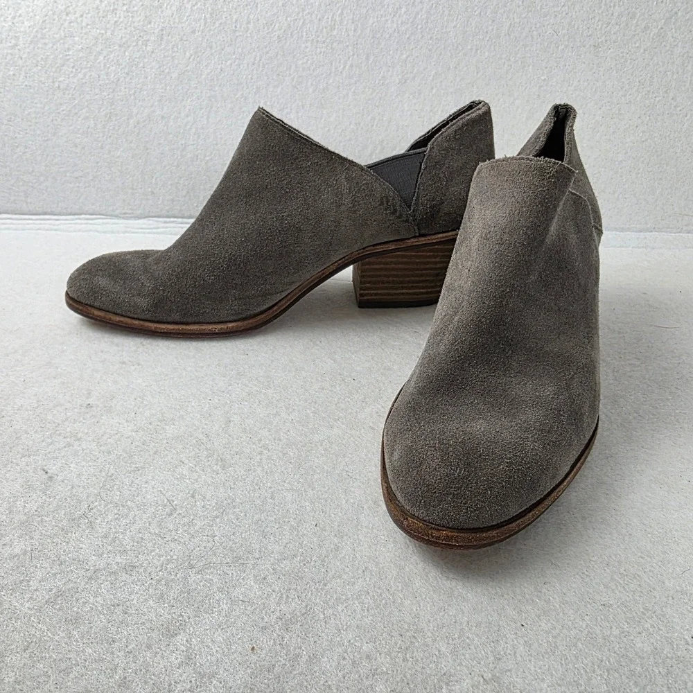 Vince Camuto Gradra Grey Suede Side Cutout Pointed Toe Block Heel Shooties 7.5 M